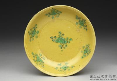 图片[2]-Yellow dish with green flower and fruit design, Ming dynasty, Jiajing reign (1522-1566)-China Archive